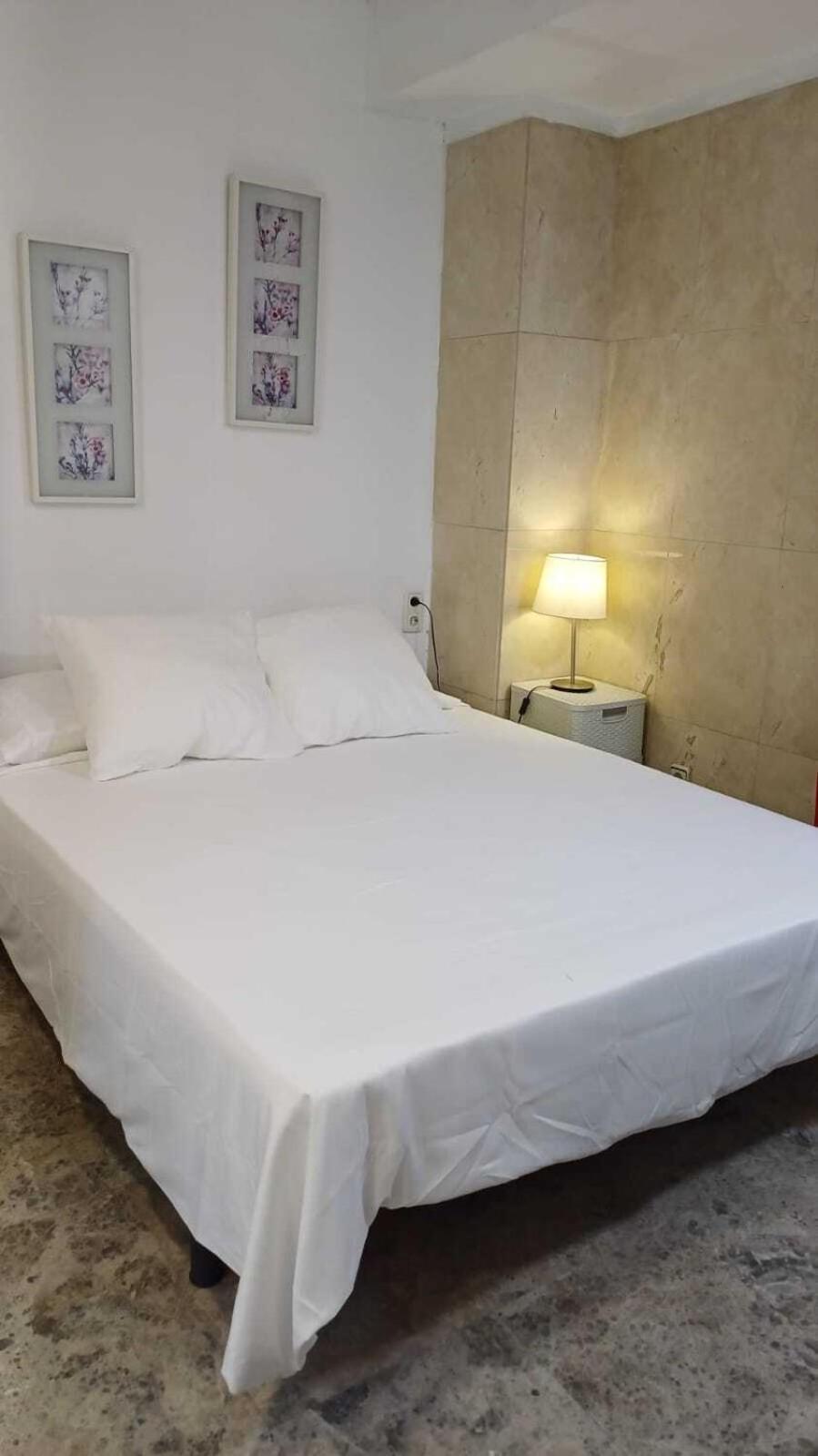 Hostal Estudios Badalona Habitación foto