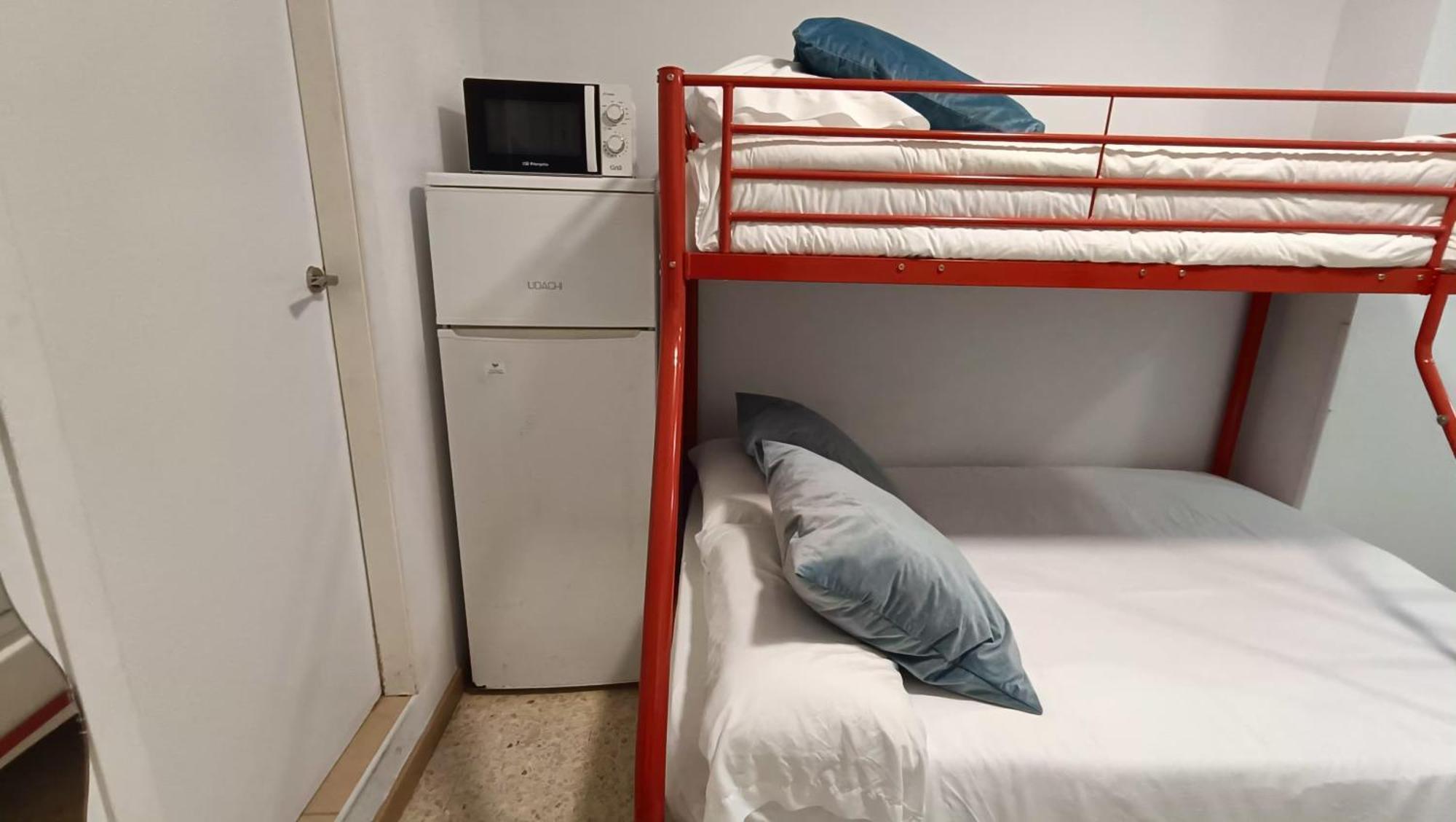 Hostal Estudios Badalona Habitación foto